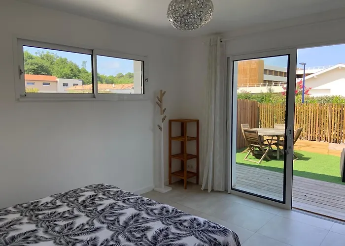 Privee Avec Terrasse Bed & Breakfast